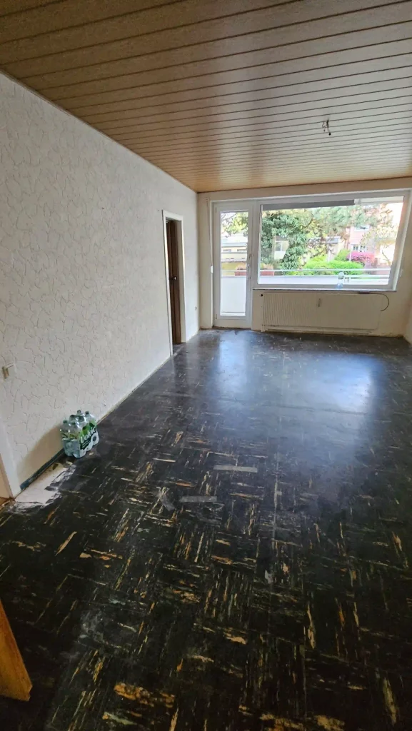 leerstehendes Wohnzimmer nach Entrümpelung NRW